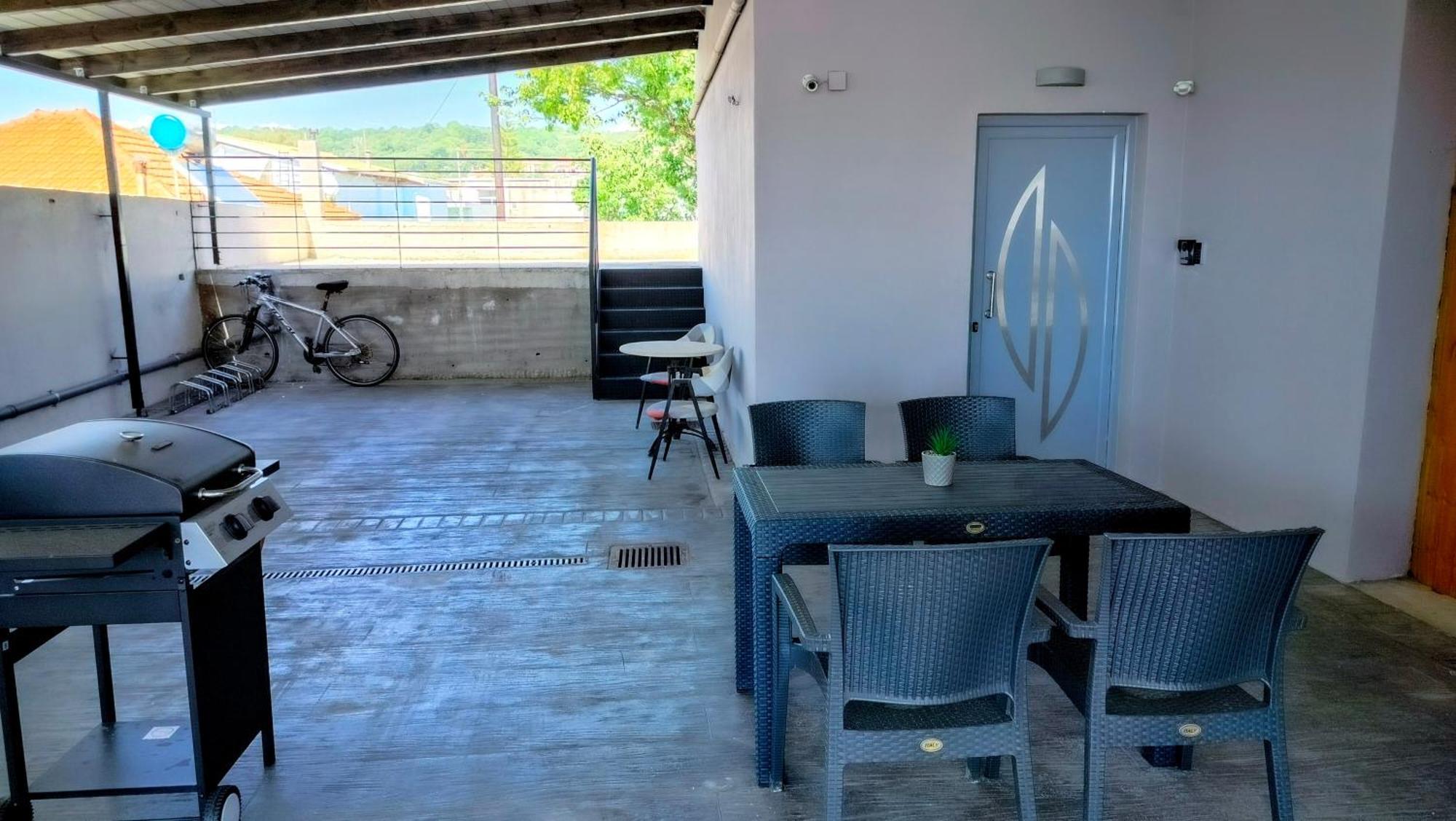 Theo's House Apartment